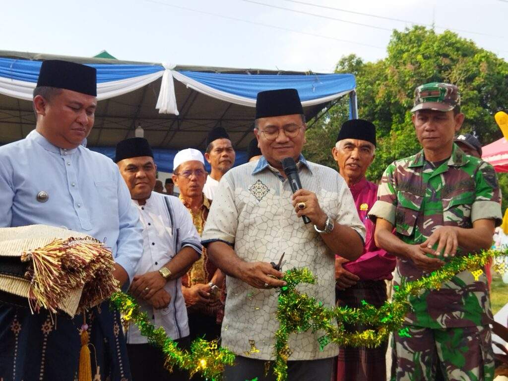 Wawako Maulana Hadiri Pawai MTQ Ke-2 Kecamatan Telanaipura, Sebut Manfaatnya Untuk Ekonomi Masyarakat - Jtizen